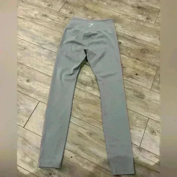 Gymshark light grey active leggings size medium - Picture 5 of 7